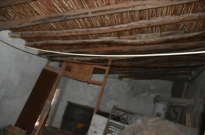 House for sale at Carrer Major 25, needs renovation. Private sale, no intermediaries. Includes a basic renovation project. — photo 3