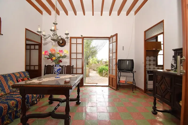 Fantastic village house of 272 m2 built with garage and garden in Llubí, a property with lots of charm, spacious rooms and — photo 9