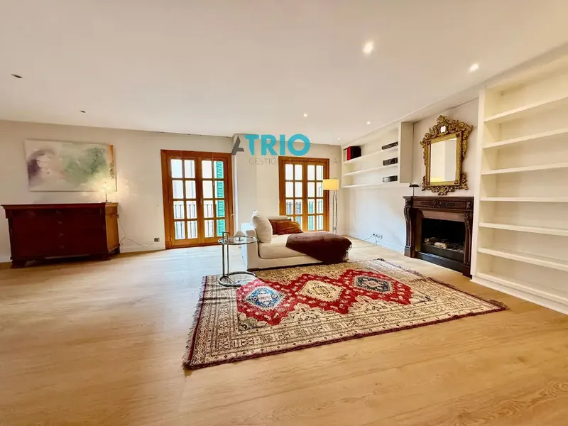In the heart of Palma's old town, just steps from the majestic Cathedral of Mallorca (La Seu), this elegant and spacious apartment is located — photo 9