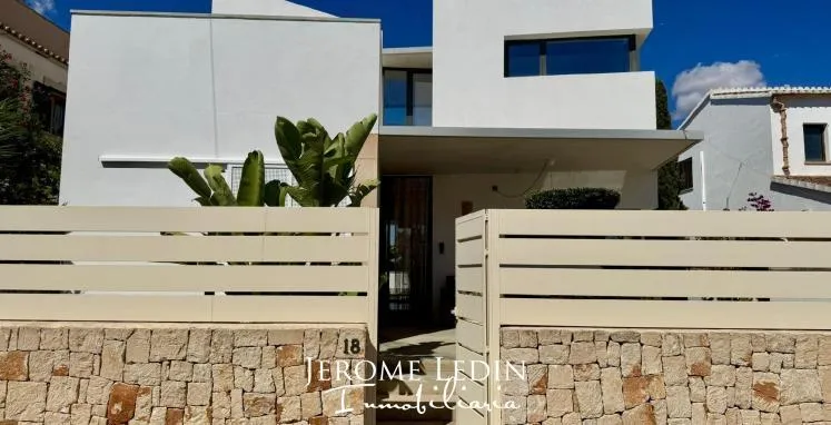 Modern Villa with 4 bedrooms, 3 bathrooms, swimming pool and tourist license — photo 3