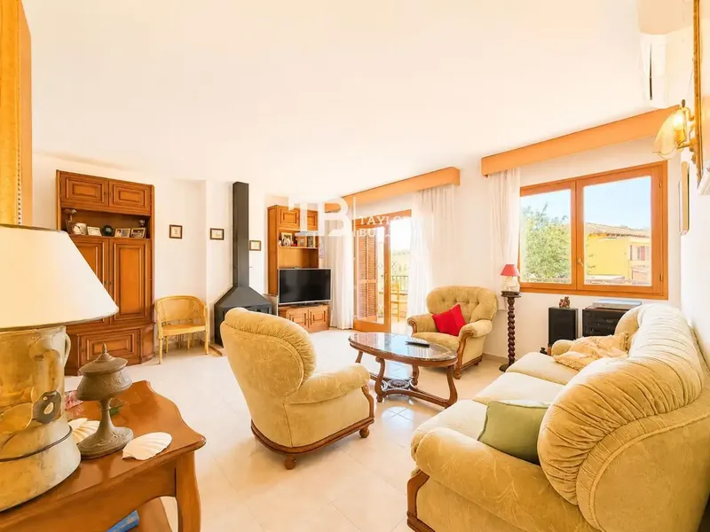 Apartment for sale in Calvià, Balearic Islands, Peguera area, with 120.00 m² built and 108.00 m² usable. It is a spacious and well-distributed home — photo 2