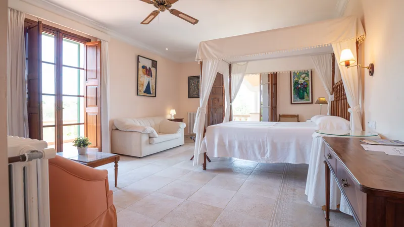 Magnificent country hotel in Sa Torre, near Llucmajor, with stables — photo 9