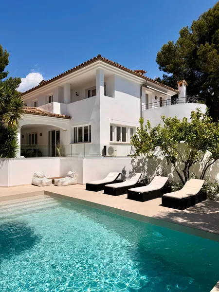 Mediterranean living in an elegant renovated villa in Santa Ponsa — photo 4