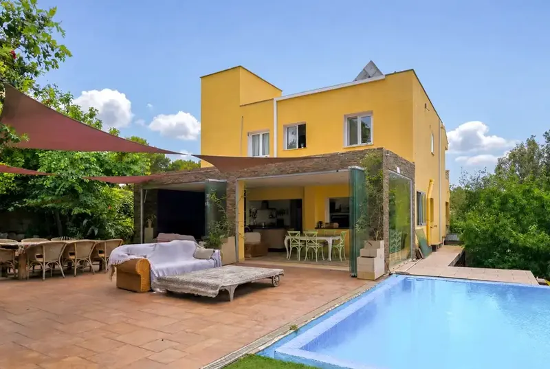 Located in the coveted residential area of El Toro, just minutes from the exclusive Port Adriano marina and the nearby — photo 1