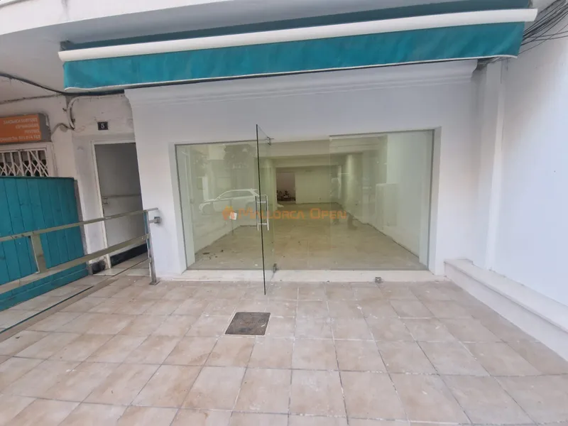 Commercial premises for sale in Cala Millor, 50 m from the sea — photo 1