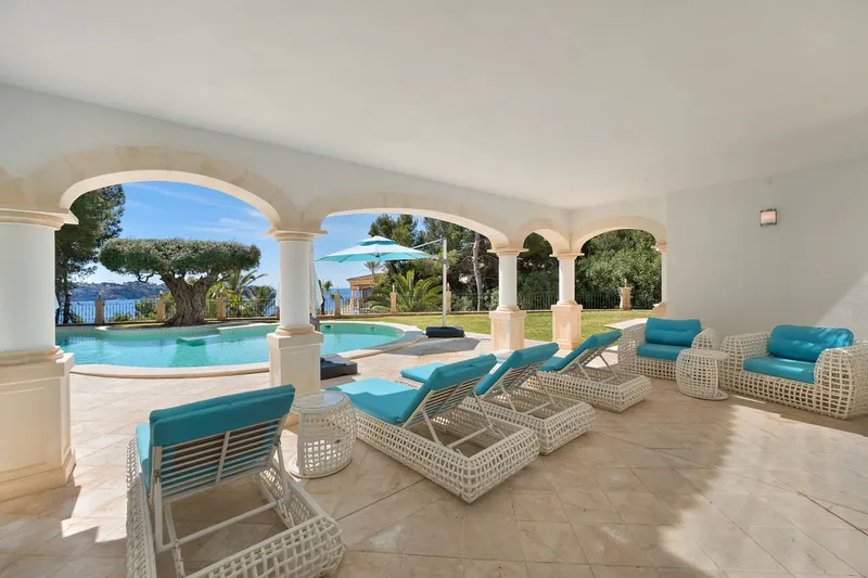 Majestic property on the first sea line — photo 4