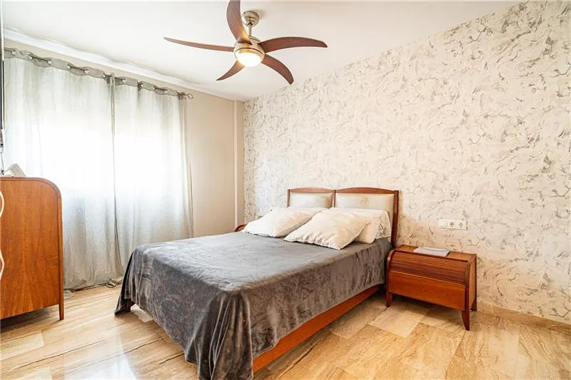 Designer penthouse of approx. 240 m² in a residential complex with a swimming pool in the Zona Colegios area — photo 10