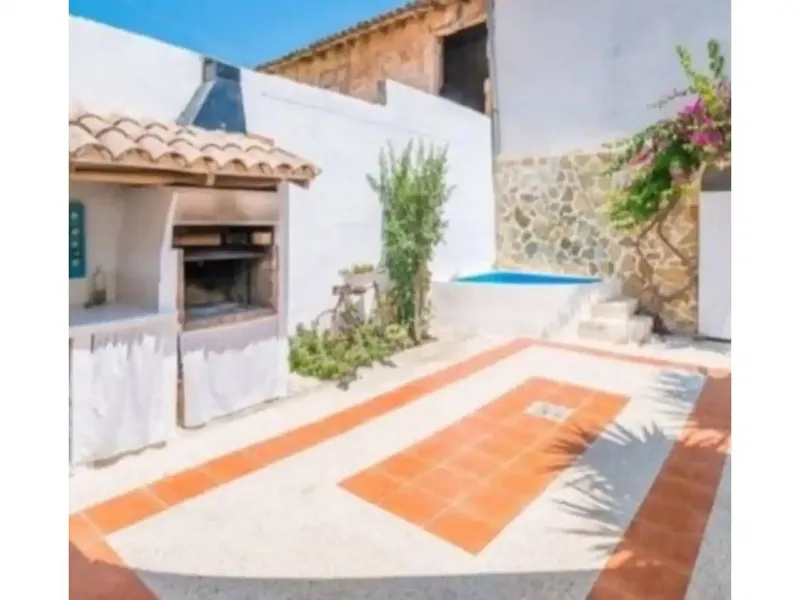 Mallorcan village house with terrace and garage — photo 3