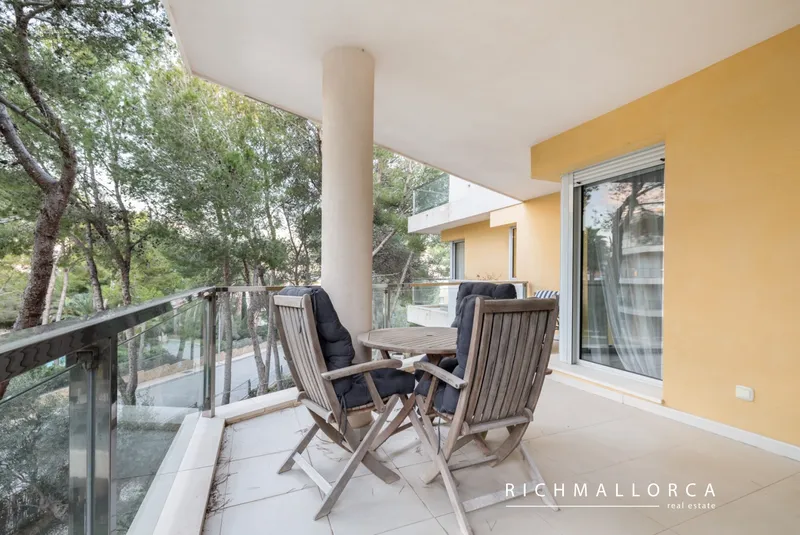 Spacious flat in a modern community with swimming pools and paddle tennis courts — photo 2