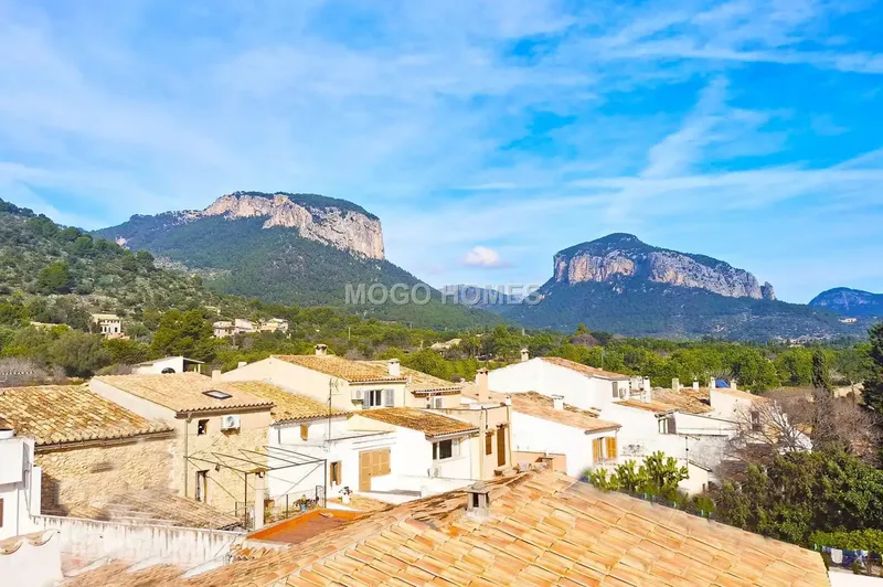 Real estate complex for sale in the village of Alaró, consisting of two physically independent village houses, currently registered as — photo 1