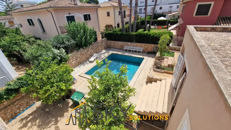 Sky Solutions sells exclusive detached house with 25 m2 pool, just 100 meters from the beach, in Playa de Palma. Enjoy a — photo 2
