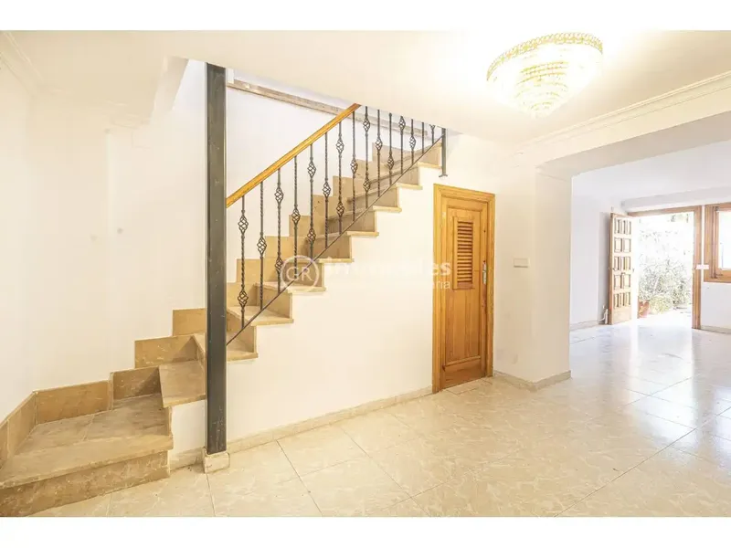 Discover this three-story property located in a quiet pedestrian alley with no car traffic, a corner that guarantees absolute peace — photo 10