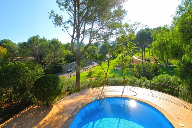 Mediterranean villa on large plot with pool and golf views in top location in Son Vida — photo 1
