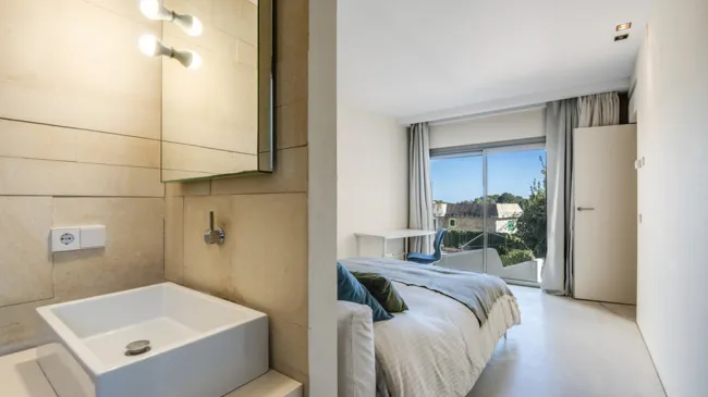 Modern luxury flat with exclusive atmosphere and communal pool — photo 8