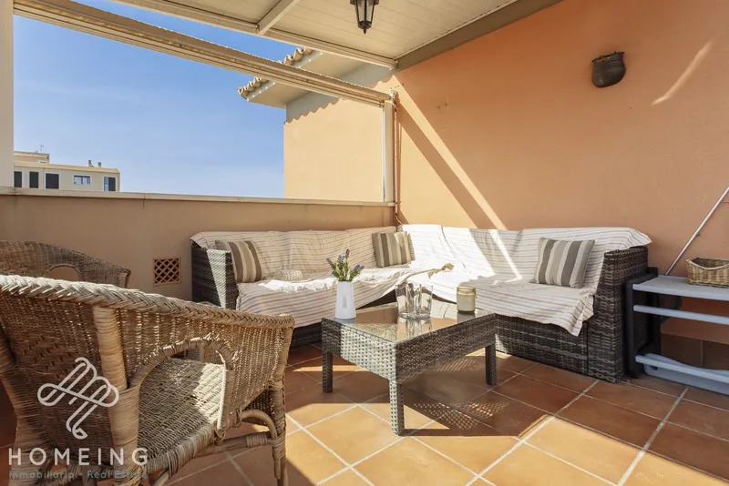 Penthouse with large terrace, elevator, communal pool and parking with storage room. — photo 3