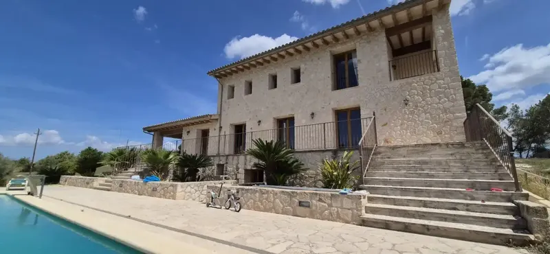 Very interesting investment! 2 for the price of 1. Main house with 4 bedrooms and 2 pools (1 indoor), plot of 21000 m — photo 4