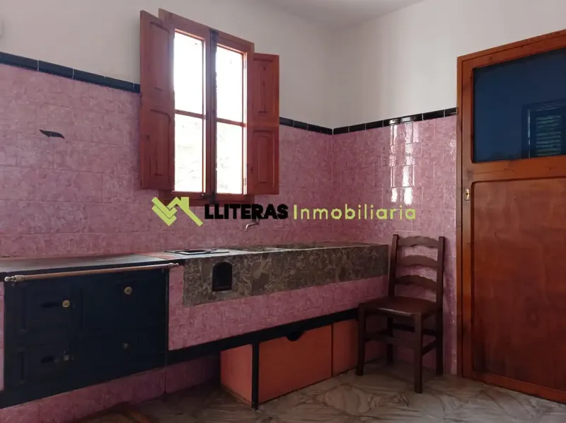 We are pleased to present this beautiful village house with Mallorcan character and open views located in the town of Selva — photo 6
