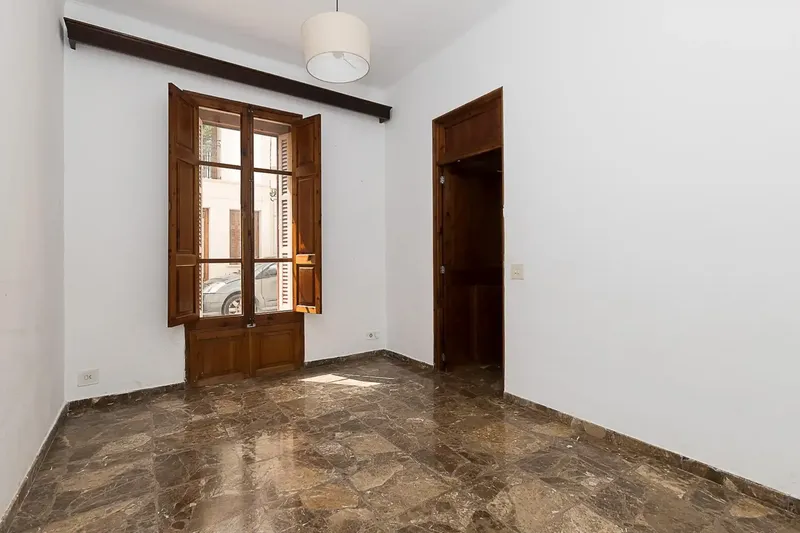 Descubre esta impresionante casa situada en el corazón de Llucmajor, ideal para aquellos que buscan un hogar amplio, con carácter y un gran  — photo 9