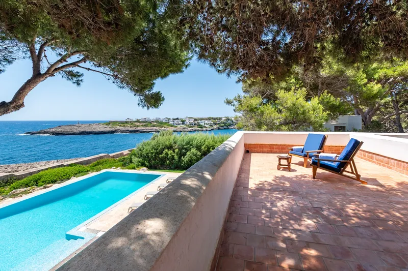 Seafront villa in Cala d'Or with holiday rental licence and sea views — photo 8