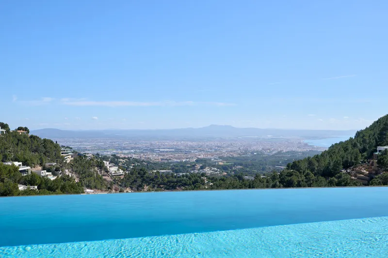 Exclusive: Modern villa with spectacular city and sea views! - Marcel Remus Real Estate — photo 4