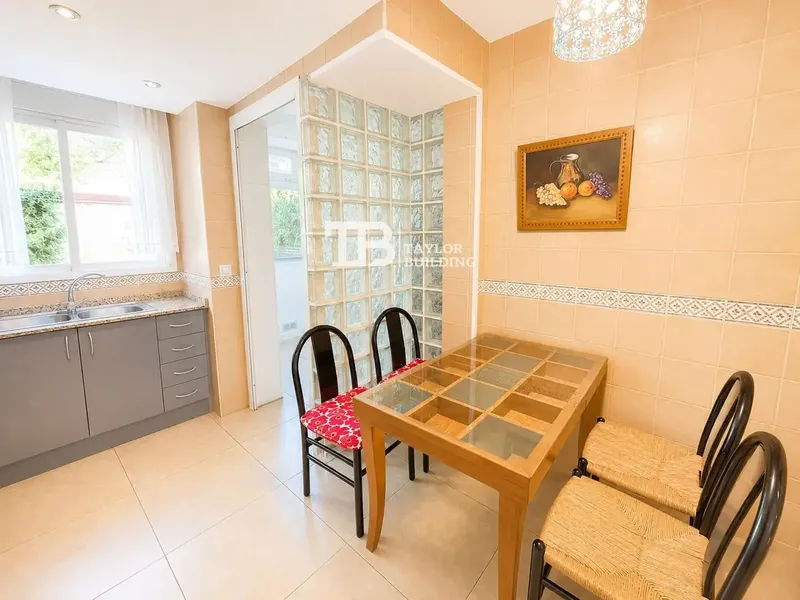 Taylor Building Real Estate presents this magnificent ground floor located in the exclusive and quiet residential area of Son Caliu, one of the — photo 8
