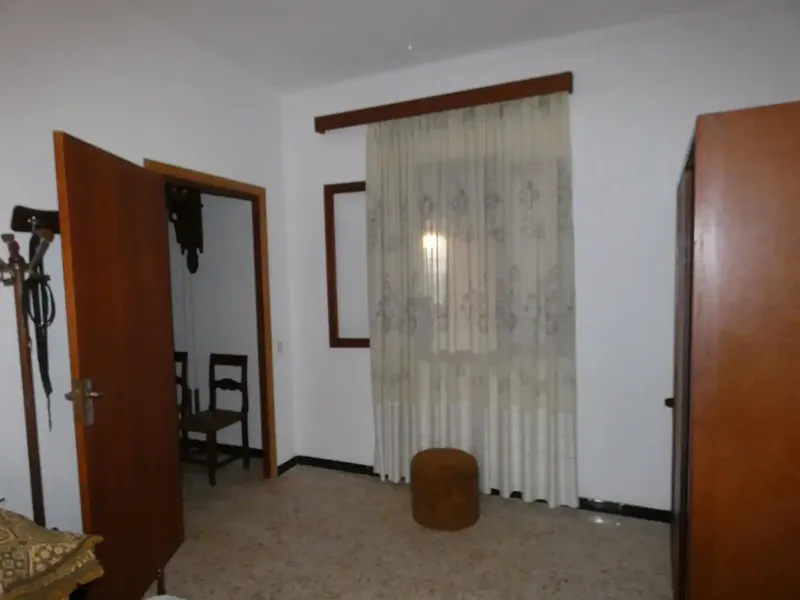 Large typical Mallorcan house for sale in the emblematic village of Petra. The property with about 270 m², built on two floors and another 10 — photo 5