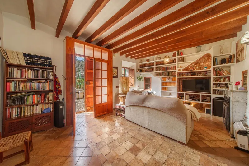 Cozy 204 m2 house with garden in Esporles — photo 1