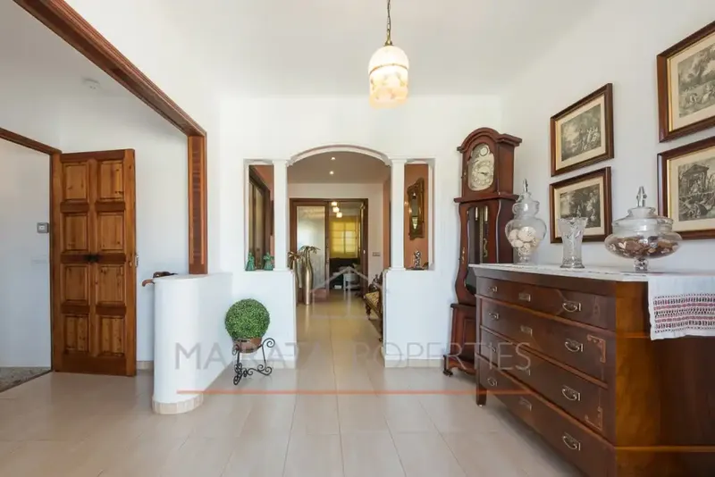 Located in the heart of Lloseta, this two-story single-family home offers a built area of 307 m² on a plot of 550 — photo 5