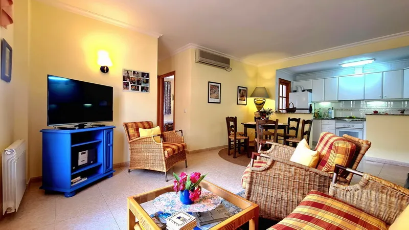 First floor apartment in an absolutely quiet yet central peripheral location, with a very large garden — photo 9