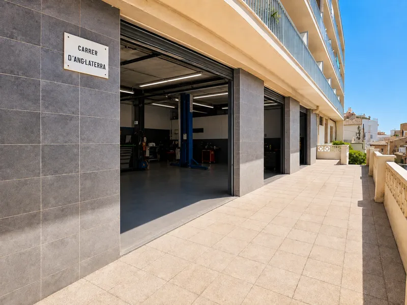 Ref. 2115; Investment: Spacious commercial premises with terrace for sale in El Terreno — photo 1