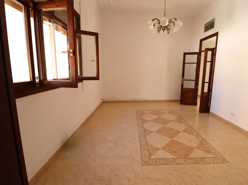 Magnificent apartment, completely renovated, corner unit, has 5 balconies, very central, near avenues, 6 bedrooms, furnished kitchen — photo 11