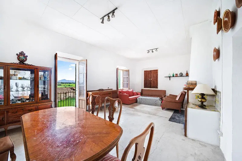 It has a preliminary project for 20 rooms, stables, covered equestrian track, heliport, swimming pool and olive grove! This historic possession — photo 6