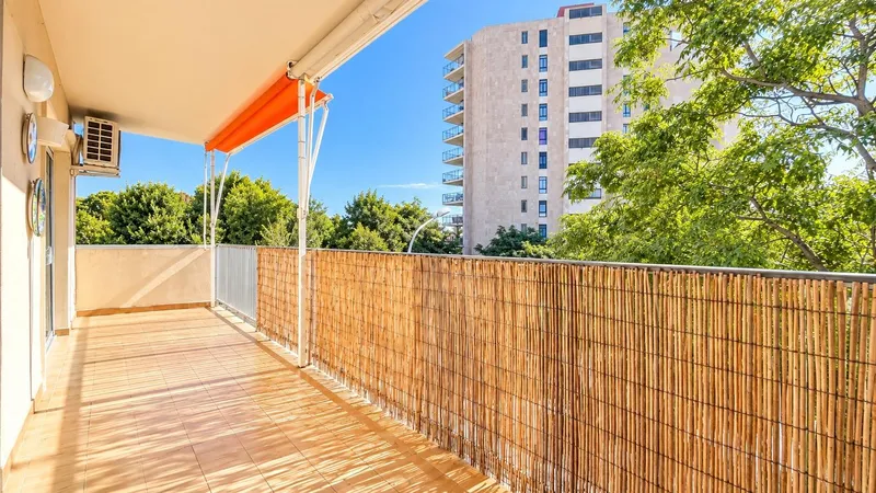 Piso con terraza en segunda línea de mar en Palmanova — photo 2