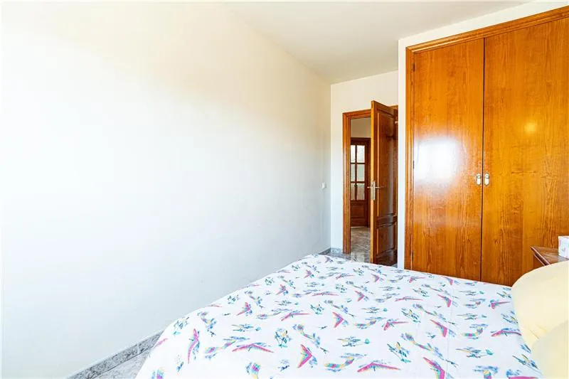 Single-family home on a lot of approximately 505 m² with partial ocean views — photo 9