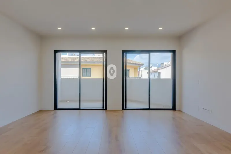A home designed for those who value natural light, outdoor spaces and the tranquility of a property with very few neighbors — photo 5