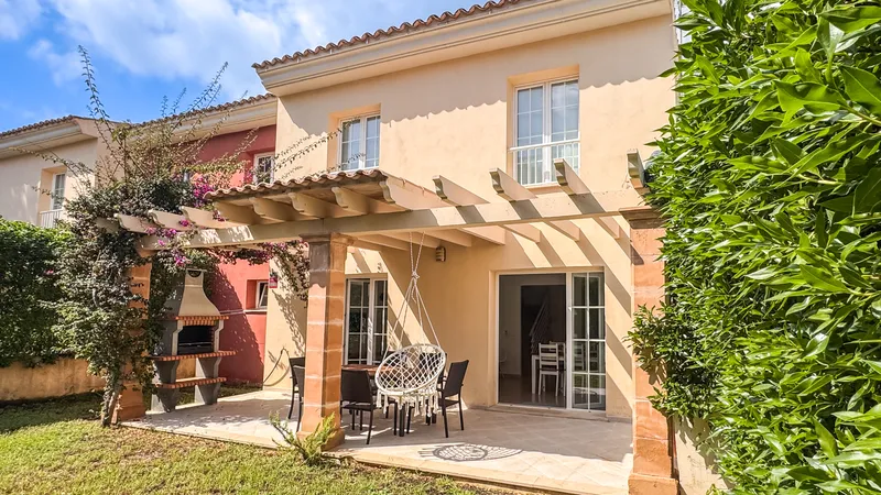 Exclusive | Modern Terraced House with ETV License, Pool and Proximity to Beach — photo 1