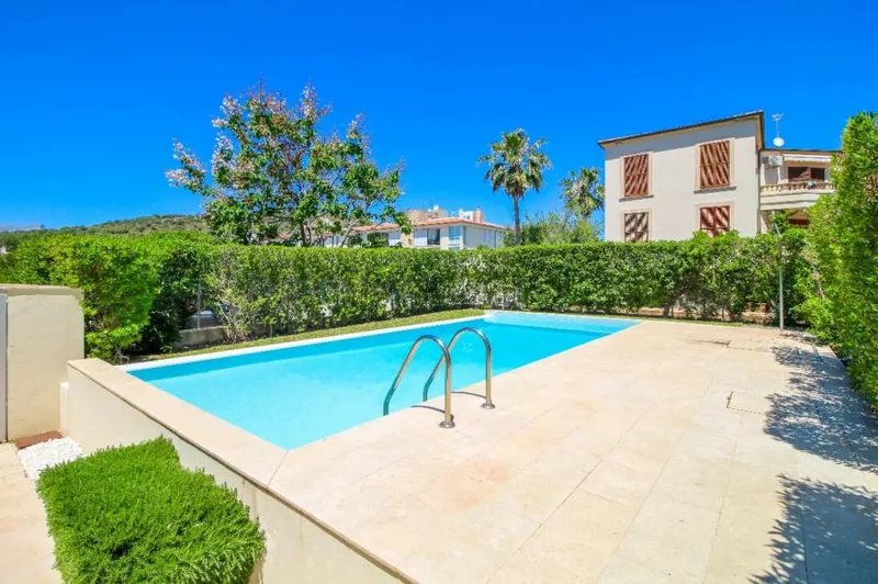 SOLD.- Sole agent listing: Chic apartment a few steps from the sandy beach of Puerto Pollensa, with lift and shared swimming pool — photo 11