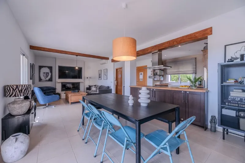 Beautiful family home with pool and panoramic countryside views — photo 10