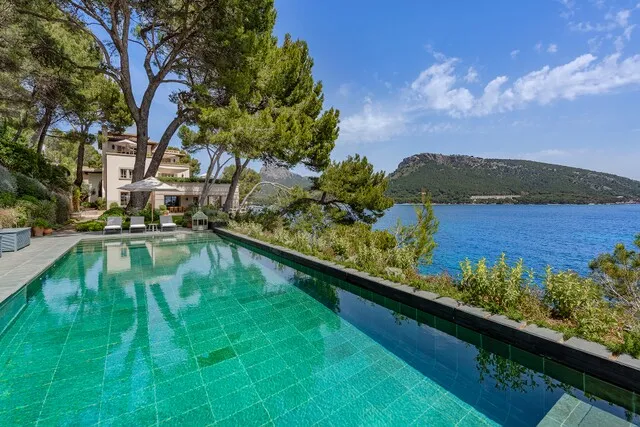 Exclusive frontline estate with direct sea access for sale in Formentor, North Mallorca — photo 6