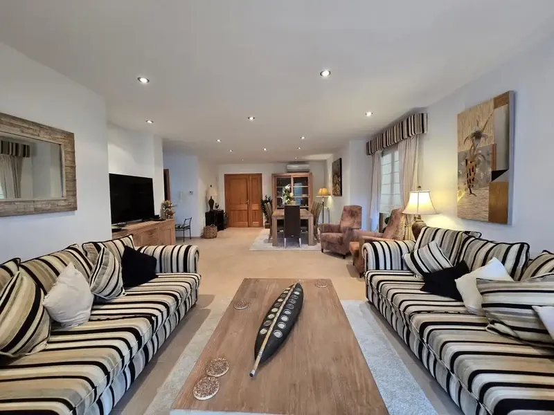 Magnificent villa for sale in Cala Sant Vicenç, located in a privileged area very close to the sea, ideal both as a main residence and — photo 3