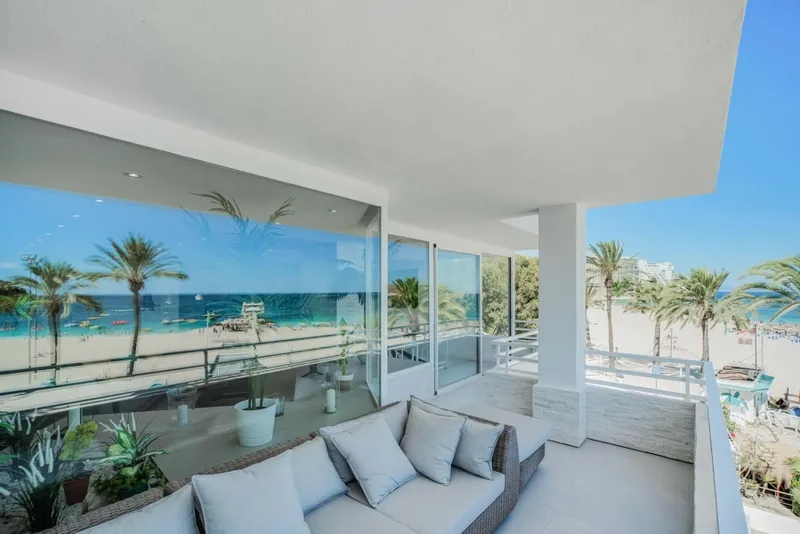 Modern apartment right on Magaluf beach — photo 2