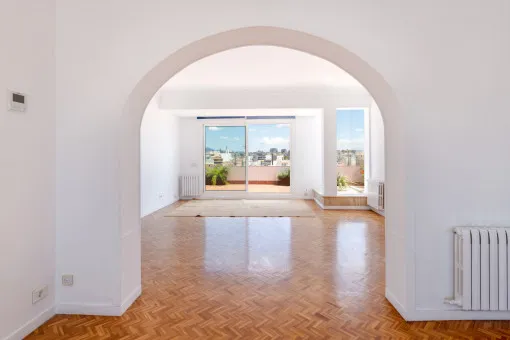Son Armadams, exclusive penthouse with large L-shaped terrace and views over Palma, the port and the cathedral — photo 7