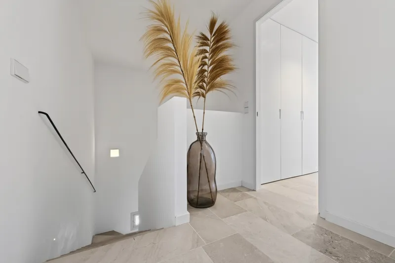 Elegant townhouse on a quiet corner plot with views in Ses Salines — photo 11