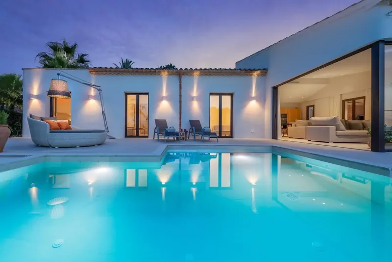 Esta exclusiva villa con espectaculares vistas al mar desde todas las habitaciones se encuentra en una ubicación privilegiada en Alcúdia Bon — photo 5