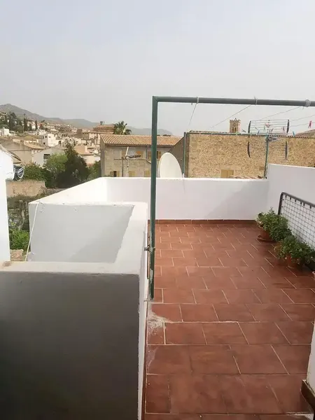 Acogedora casa la cual cuenta con 130 metros cuadrados distribuidos en 3 plantas , las cuales cuentan con 4 habitaciones, 2 baños, patio de  — photo 1