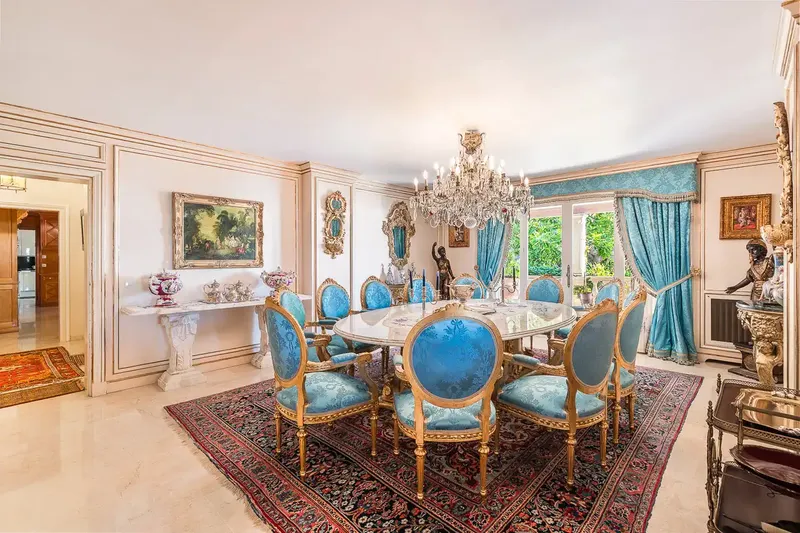 This exclusive property in Genoa impresses with its stunning views of the entire Bay of Palma and offers great privacy, although it b — photo 12