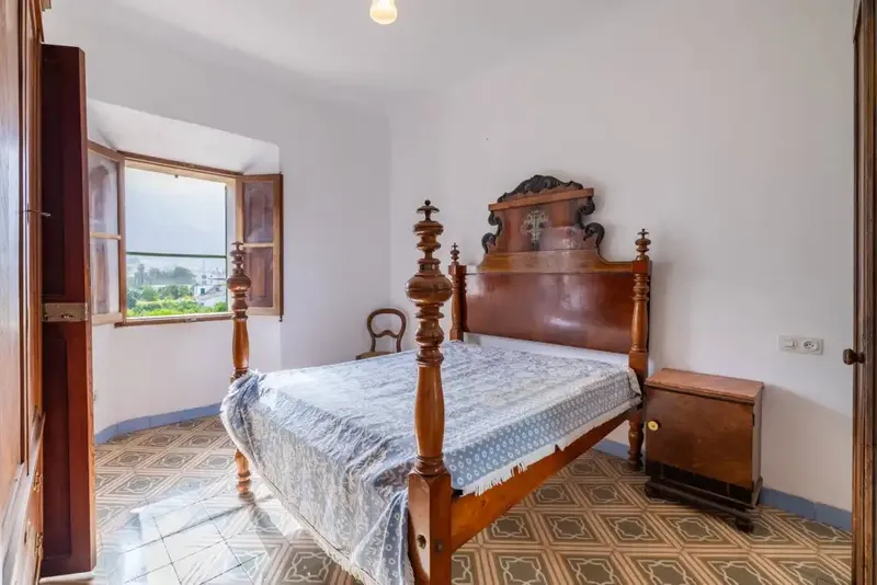 Discover a charming property with infinite potential nestled in the heart of La Sierra, an exclusive area offering a retreat — photo 3