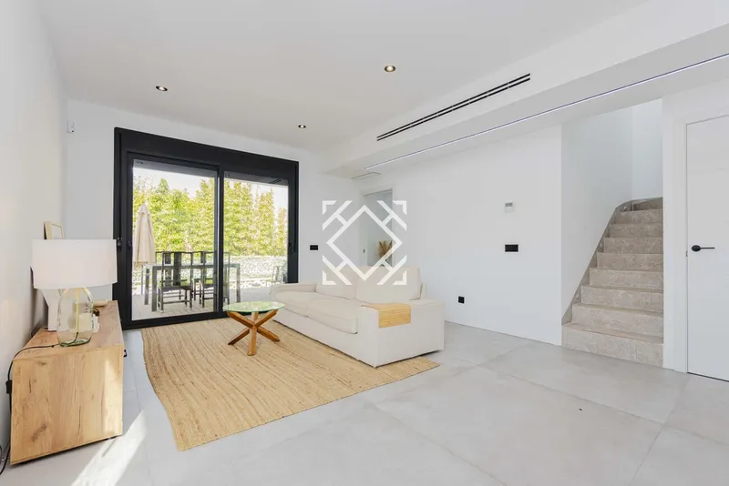 Modern villa for sale in Puerto de Alcúdia, 450 metres from the beach, with a garden, private swimming pool, sun terrace and high-quality finishes — photo 7