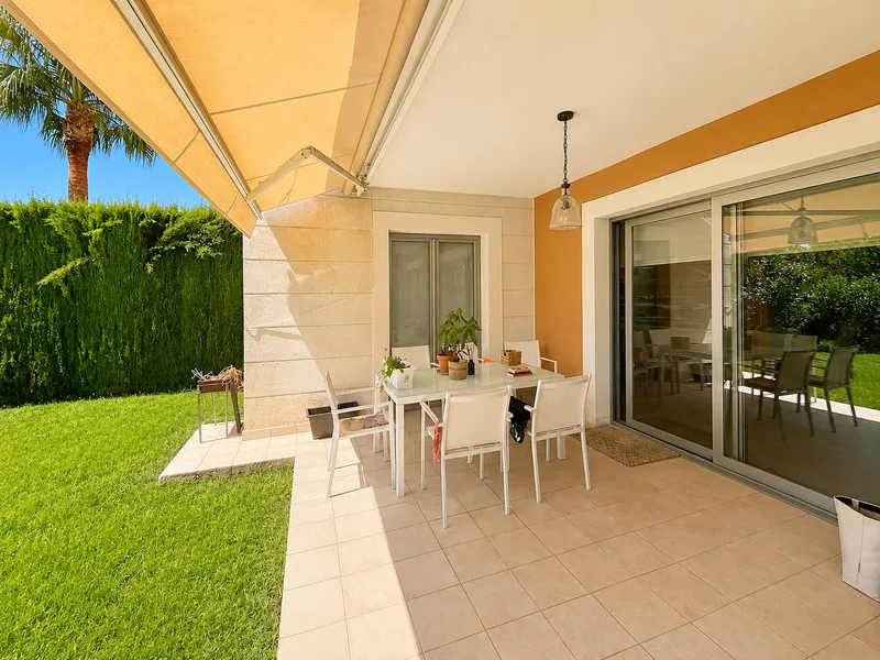 Spacious townhouse with private garden and pool in Cala Vinyas — photo 11