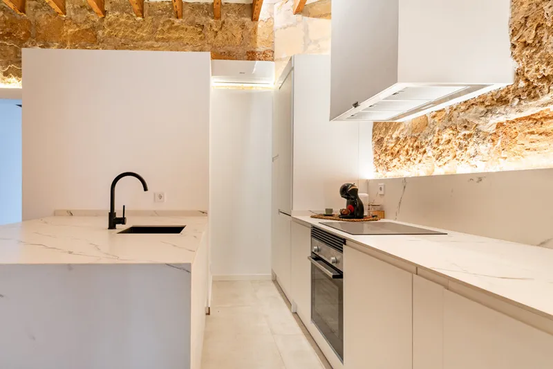 Fully Renovated Ground Floor Apartment with Outside Space and Communal Roof Terrace In the Heart of Santa Catalina — photo 3